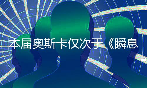 像睡着般地趴在地上