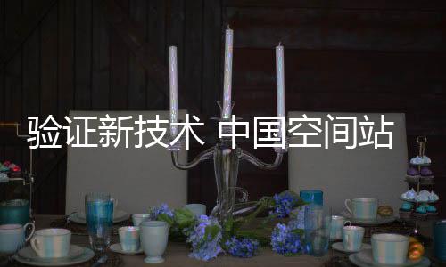 图
：在第十三届中国航展